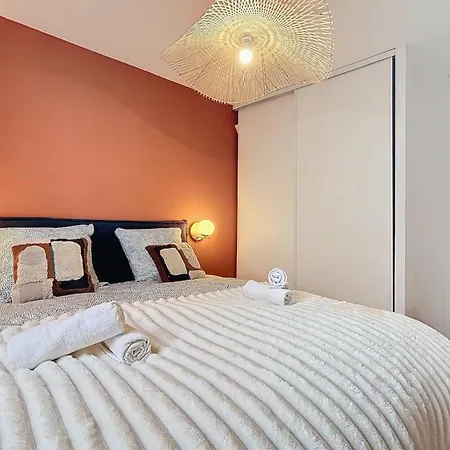 Le Saint Just - Face A La Cathedrale