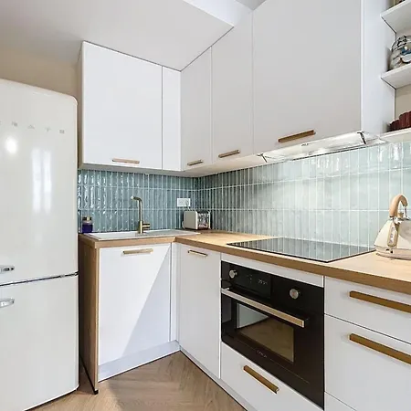 Le Saint Just - Face A La Cathedrale Narbonne