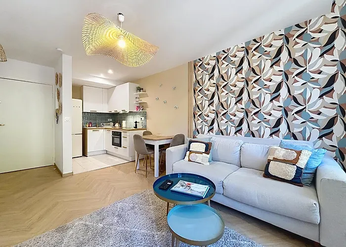Le Saint Just - Face à La Cathédrale * Narbona
